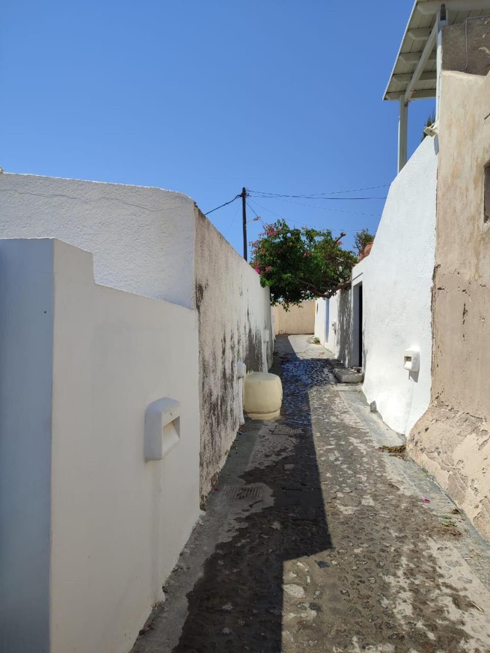 Fira Comfort Rooms Exterior photo