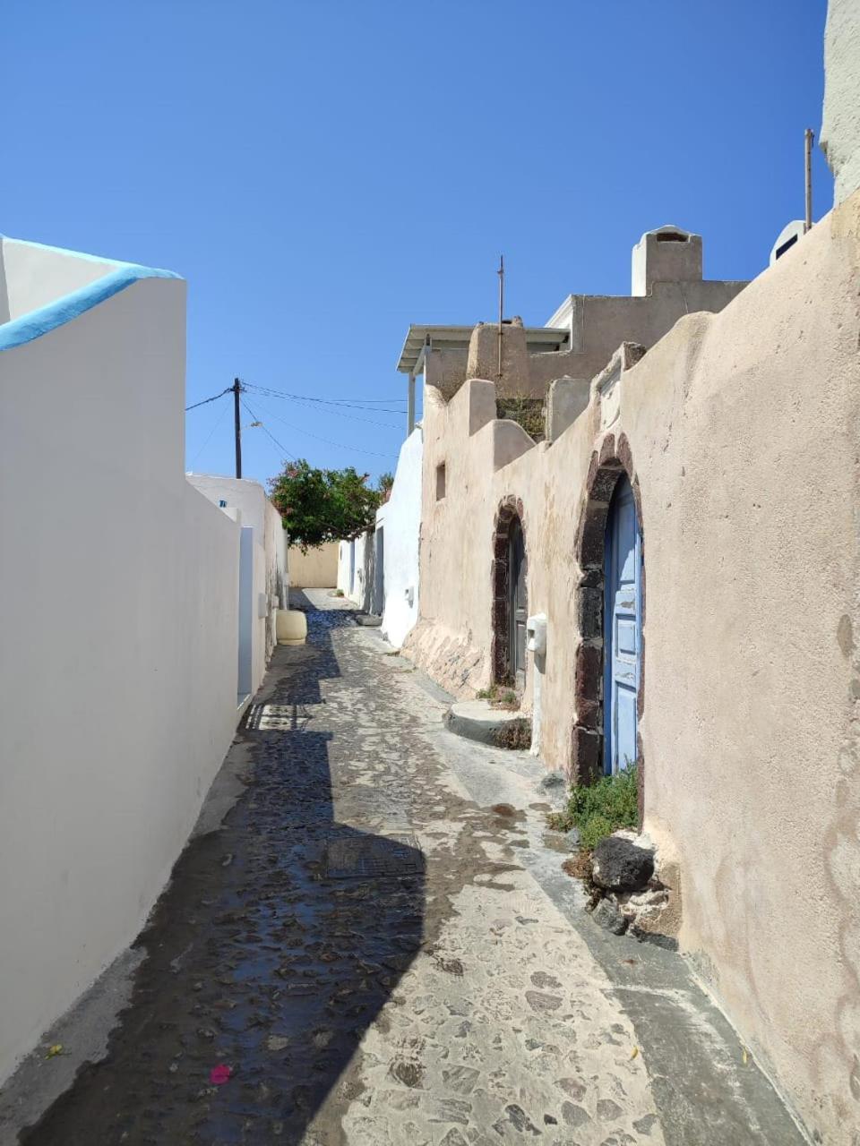 Fira Comfort Rooms Exterior photo