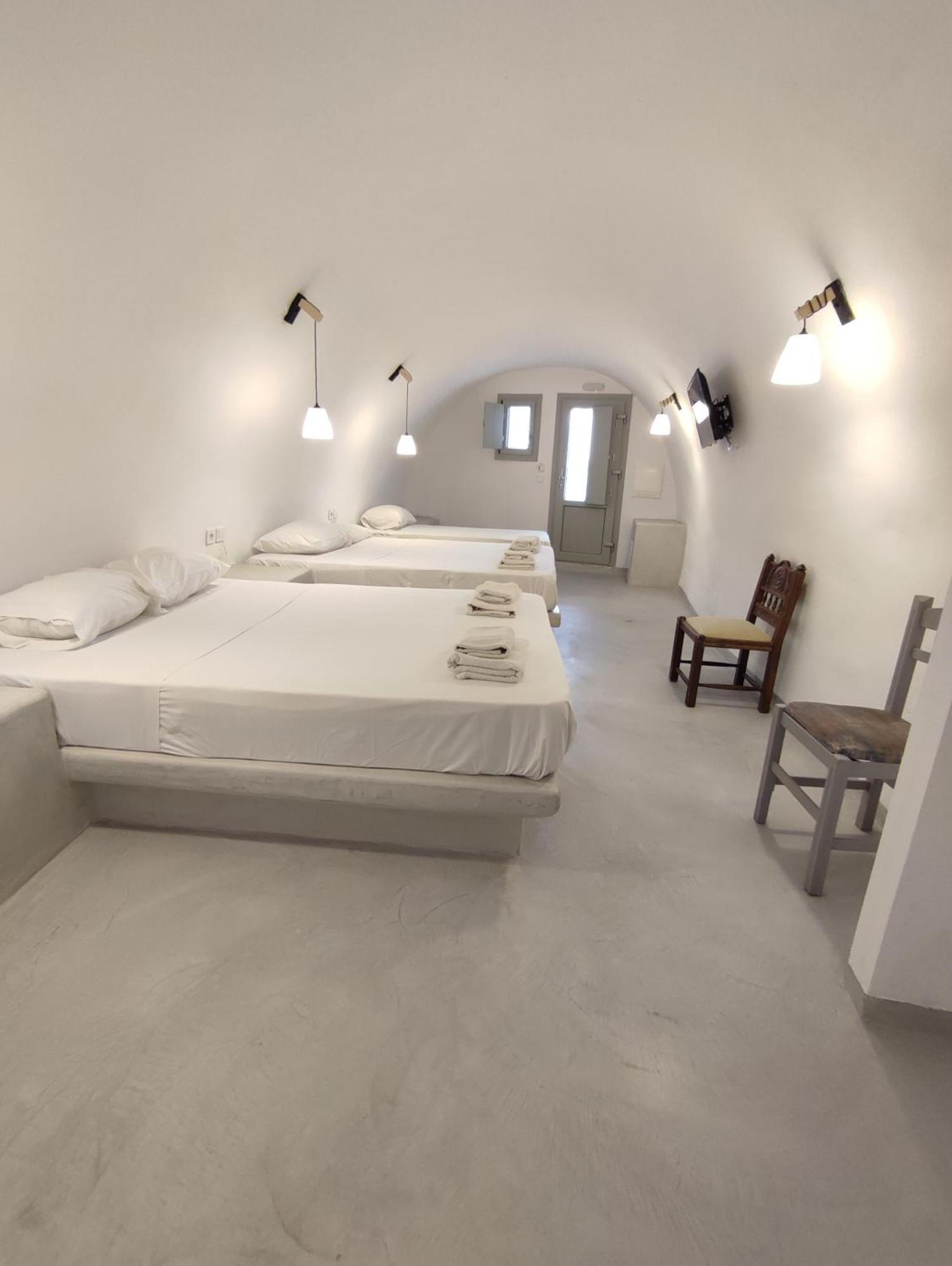 Fira Comfort Rooms Exterior photo