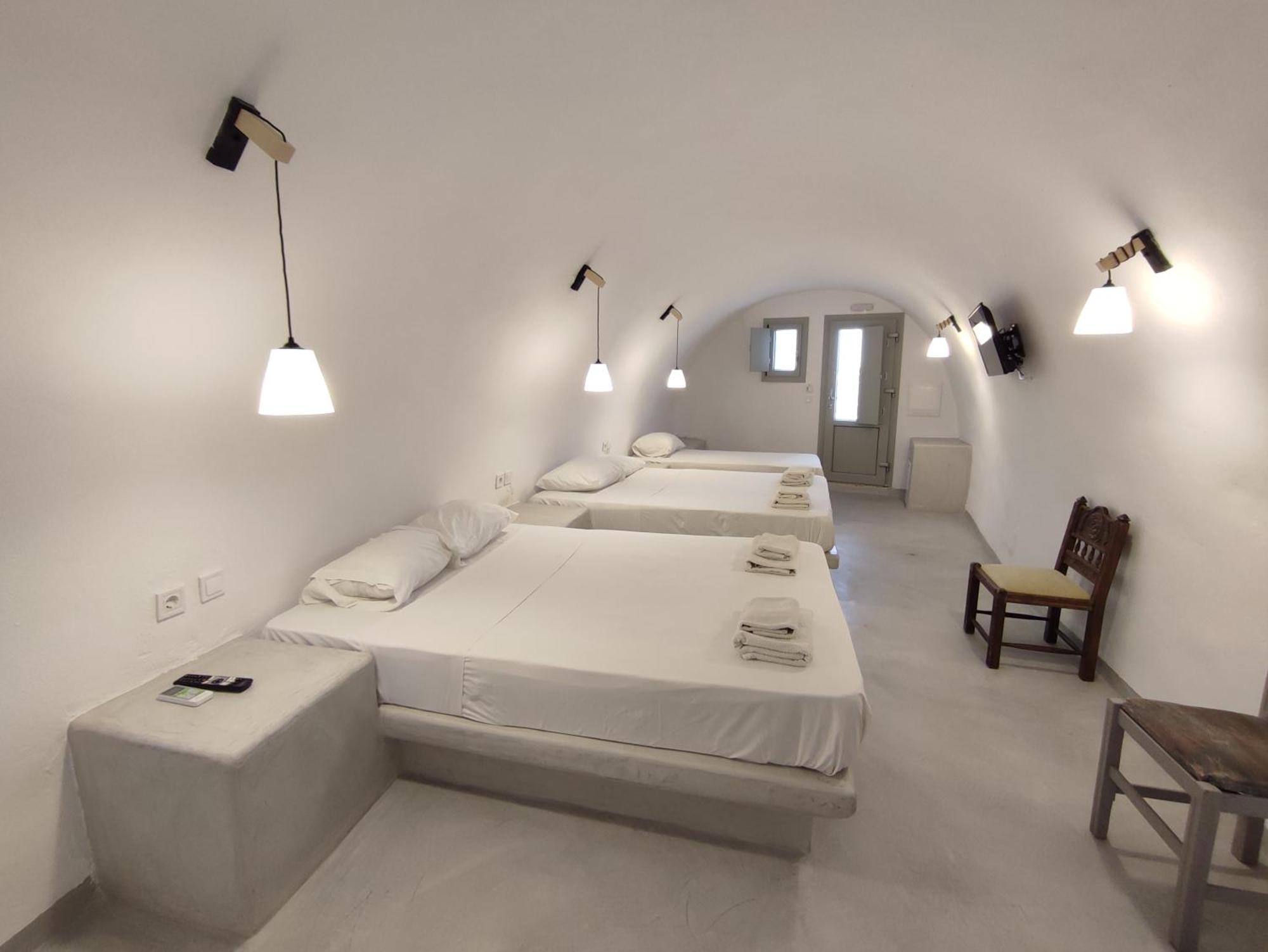 Fira Comfort Rooms Exterior photo