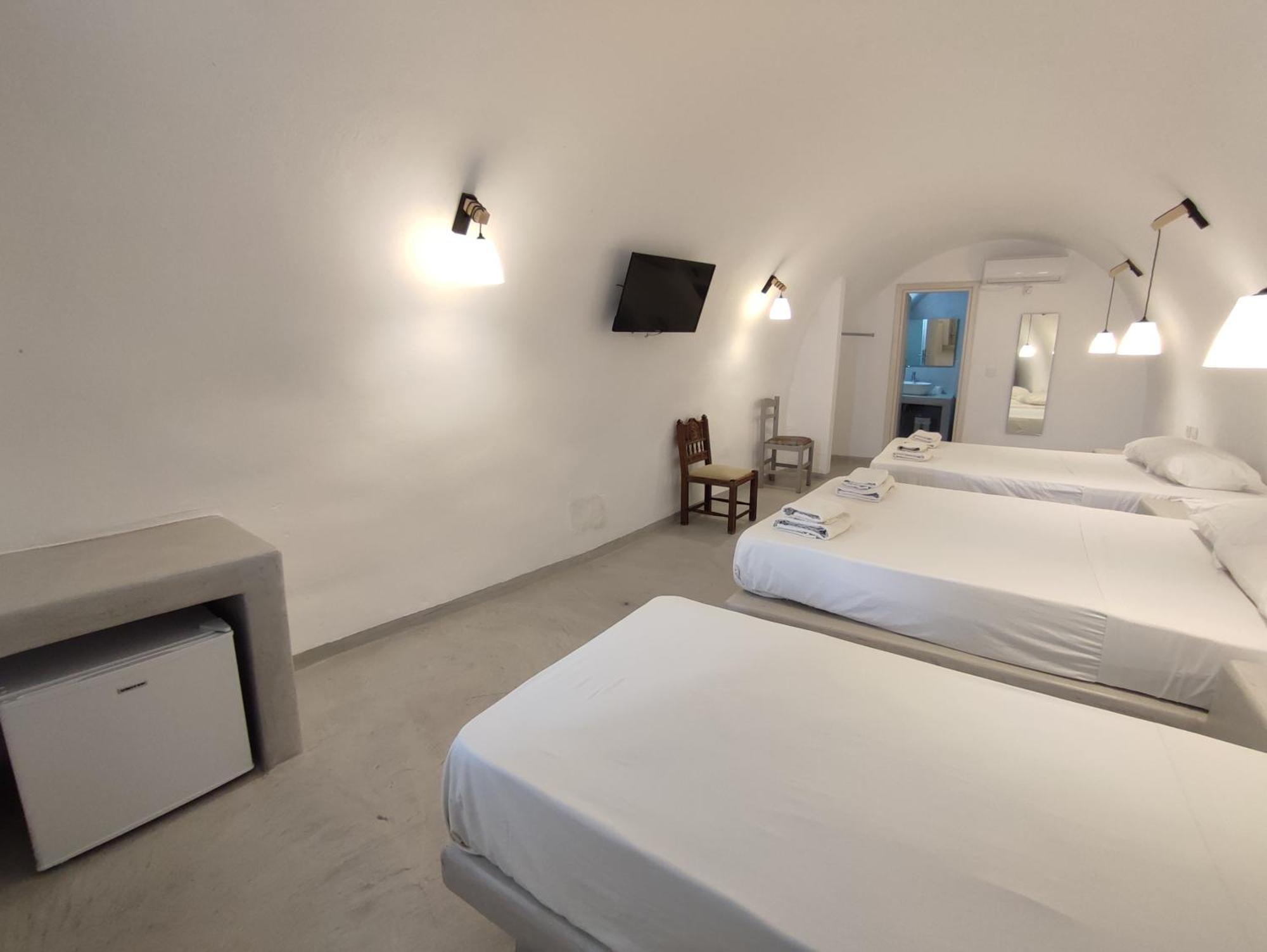 Fira Comfort Rooms Exterior photo