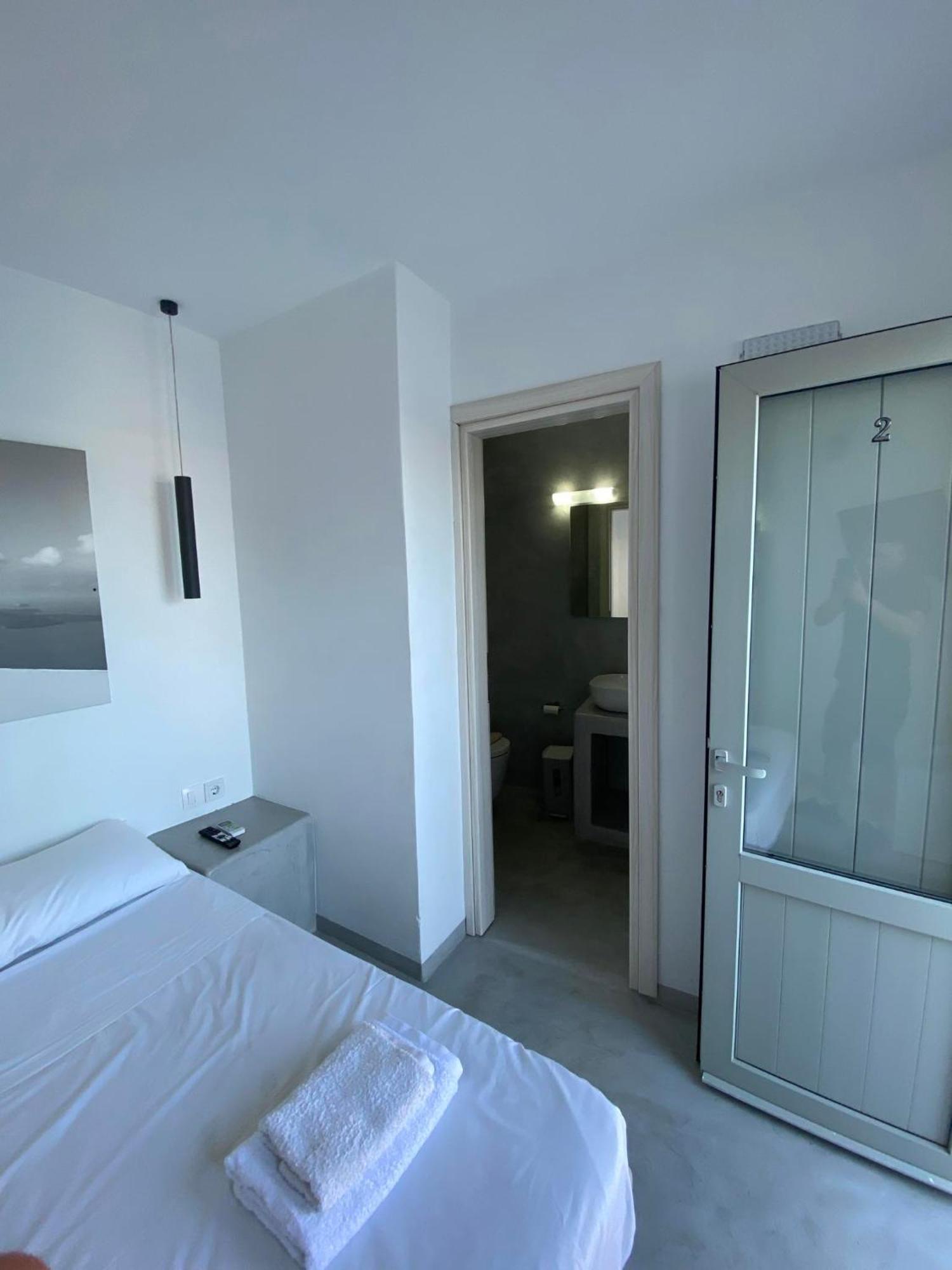 Fira Comfort Rooms Exterior photo