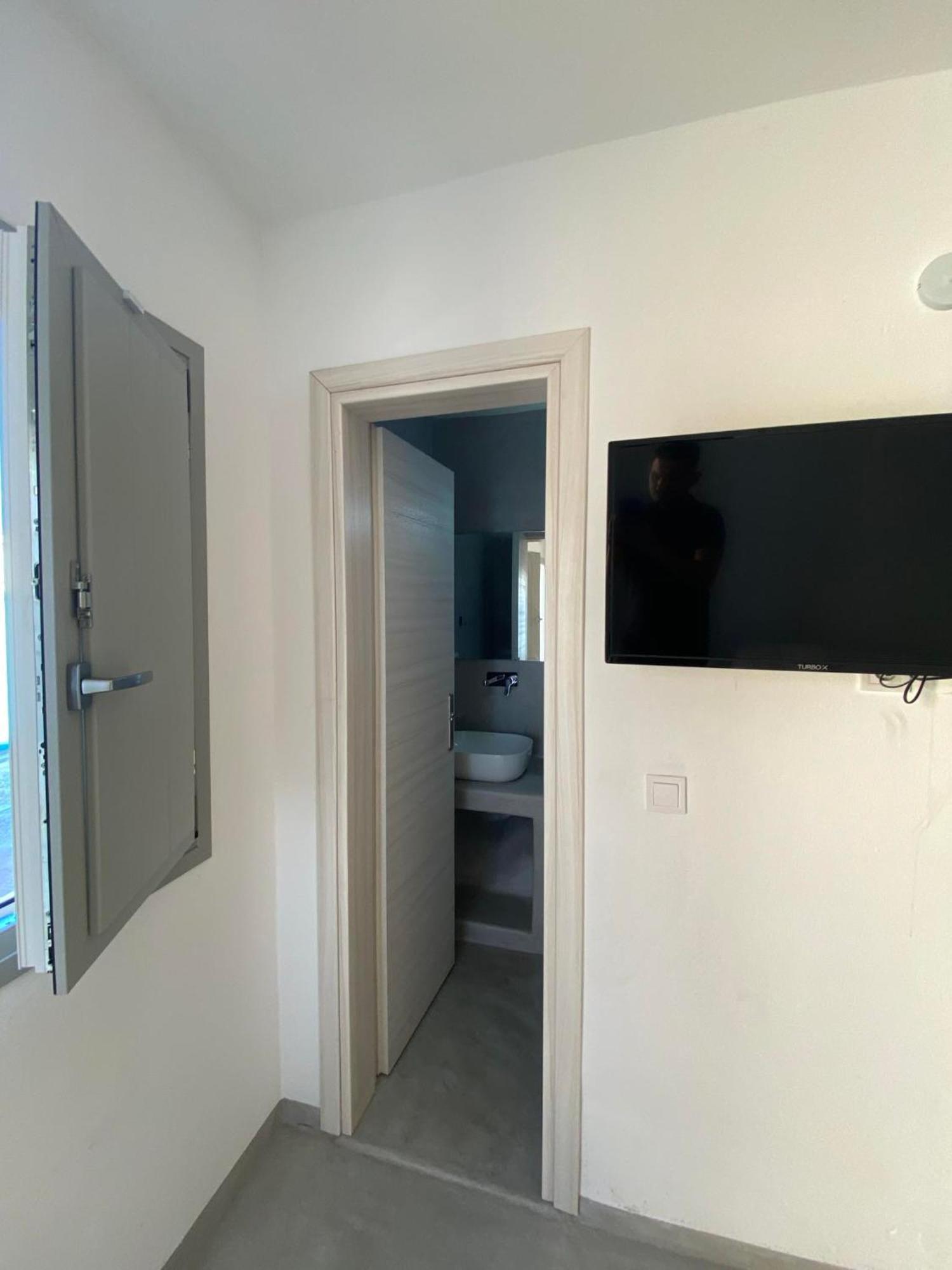 Fira Comfort Rooms Exterior photo