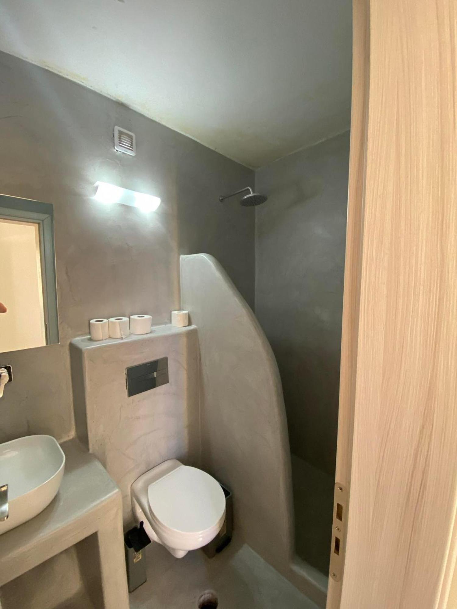 Fira Comfort Rooms Exterior photo