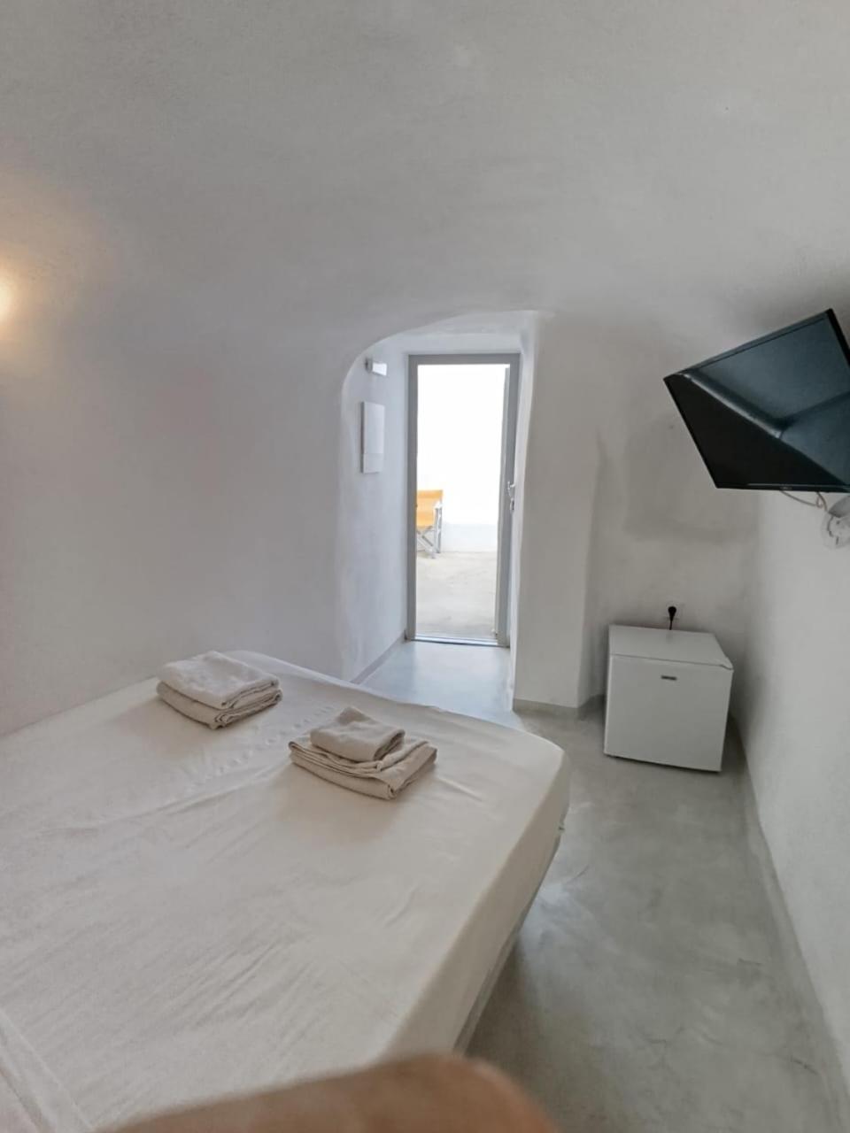 Fira Comfort Rooms Exterior photo